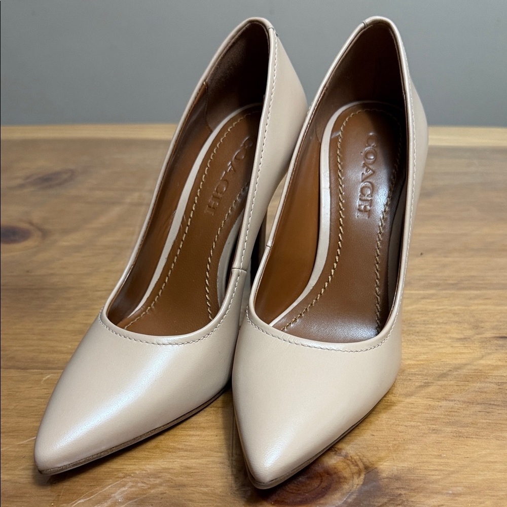 NWOT) Coach Women's Beige Heels